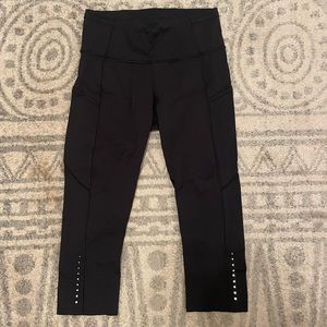 Lululemon Cropped Leggings Size 6 Black